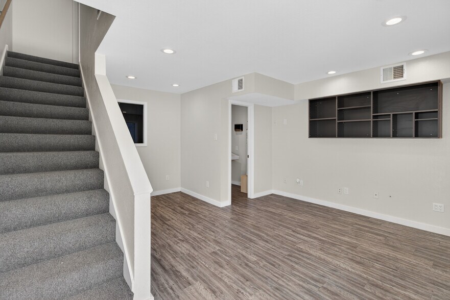 More Photos Of 2227 Golden Rd, Spring Warehouse For Lease