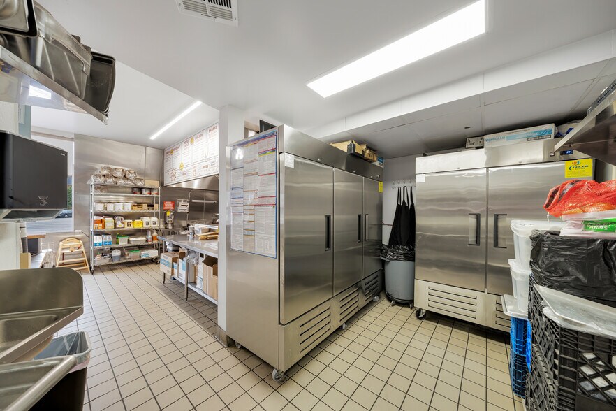 More Photos Of 4017 W Riverside Dr, Burbank Storefront Retail Office For Lease