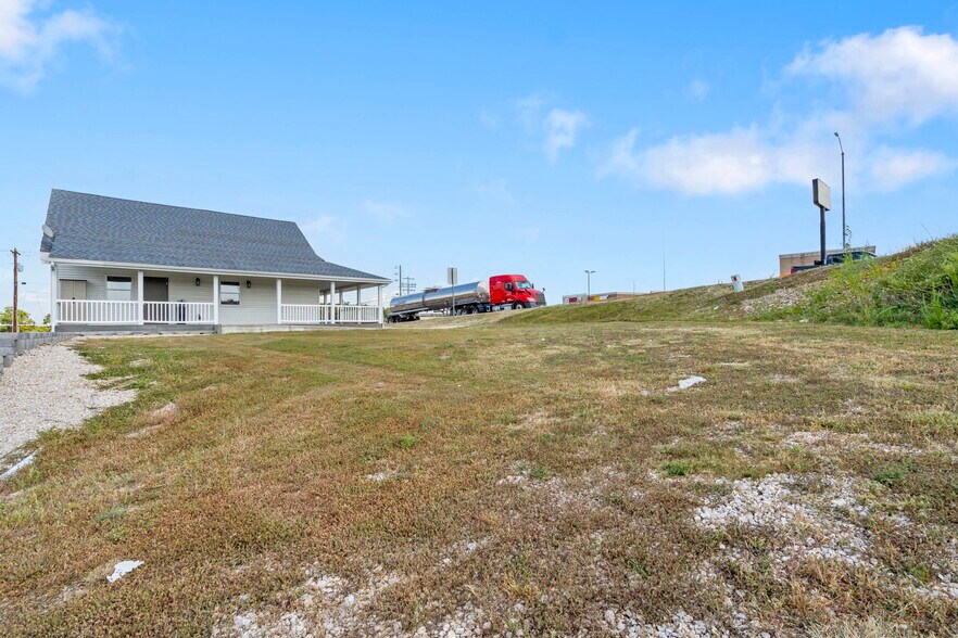 More Photos Of 771 E HWY 54, Camdenton Office For Sale