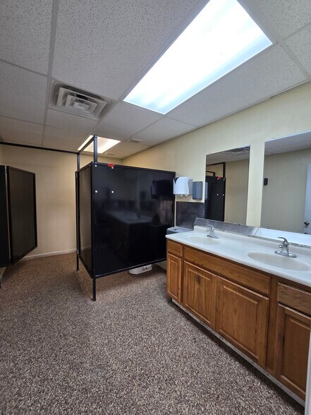 More Photos Of 3901 N Stowe Ave, Odessa Industrial For Lease