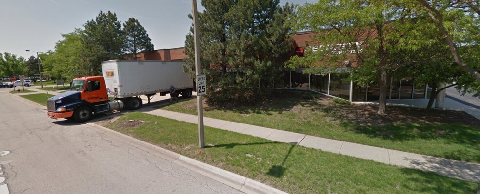 More Photos Of 160-180 Lexington Dr, Buffalo Grove Light Distribution For Lease