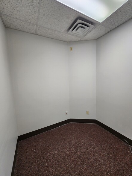 More Photos Of 212 E Manlius St, East Syracuse Freestanding For Lease