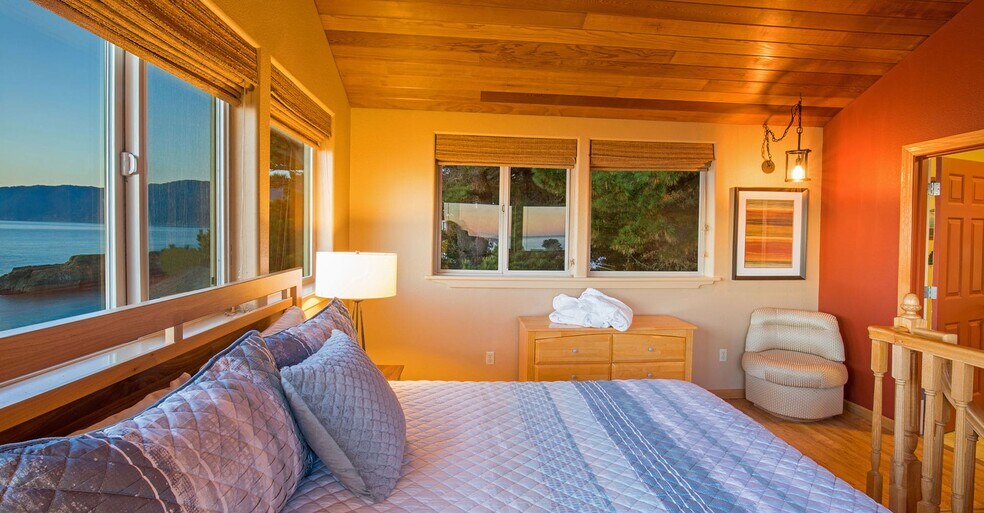 More Photos Of 205 Wave Dr, Shelter Cove Hotel For Sale
