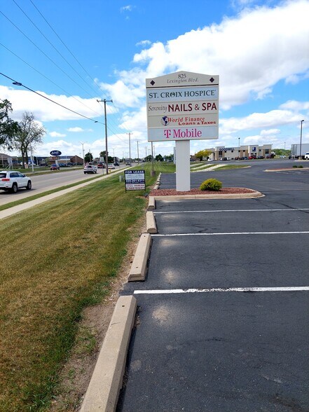 More Photos Of 825 Lexington Blvd, Fort Atkinson Freestanding For Lease