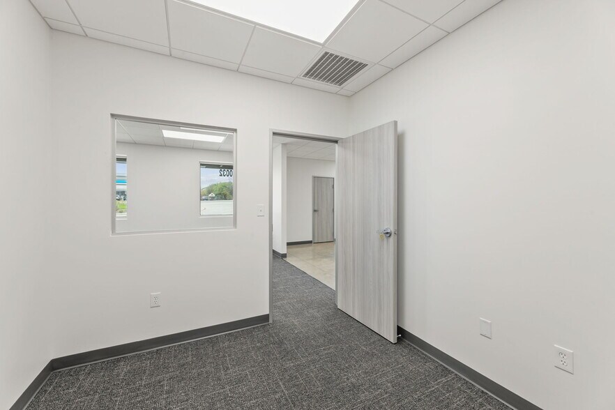 More Photos Of 10042 FM 1976, Universal City Unknown For Lease