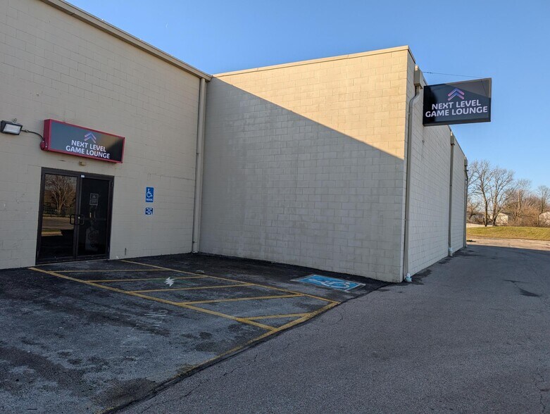 Primary Photo Of 569 S Main St, Englewood Storefront Retail Office For Lease