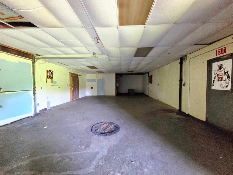 More Photos Of 2227-2229 W 21st St, Lorain Restaurant For Sale