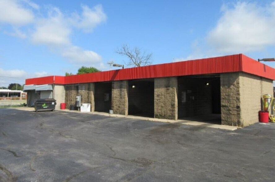 More Photos Of 3195 W Spencer St, Appleton Carwash For Sale