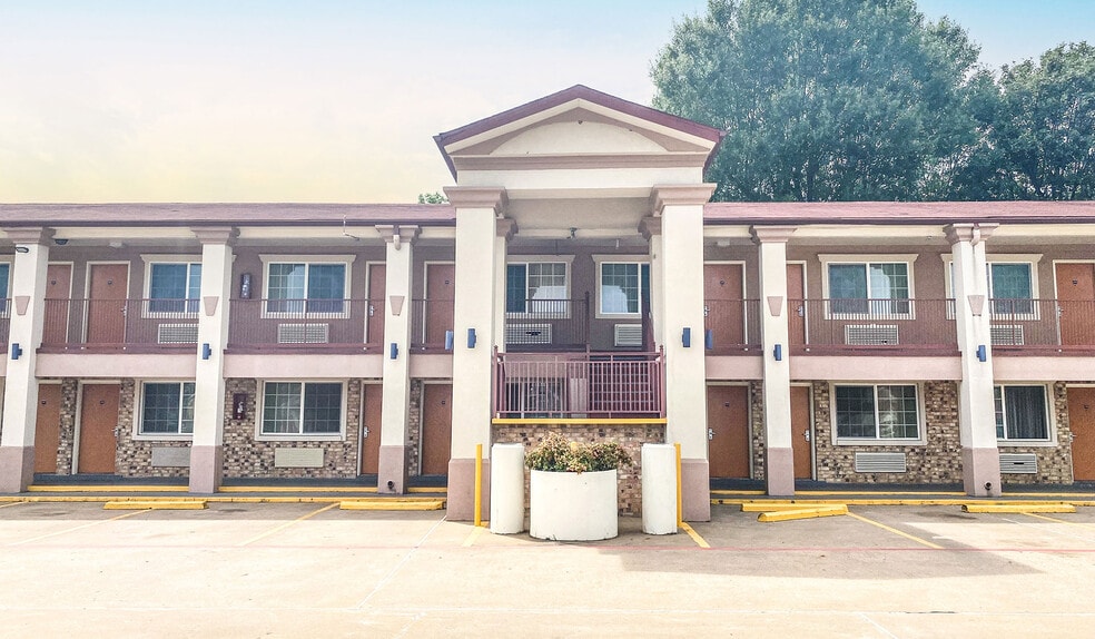 More Photos Of 1601 W Palestine Ave, Palestine Hotel For Sale
