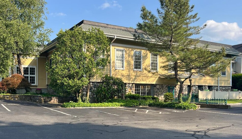 More Photos Of 294 Pleasant St, Stoughton Office For Sale