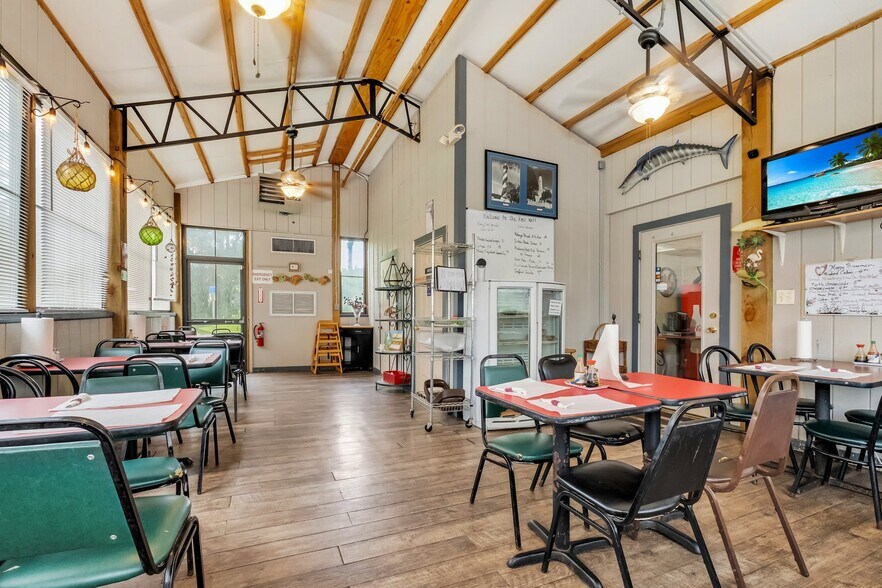 More Photos Of 892 Woodville Hwy, Crawfordville Restaurant For Sale