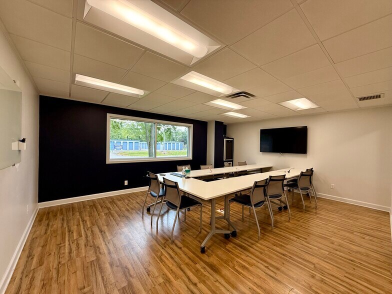 More Photos Of 965 Repp Dr, Columbus Warehouse For Lease