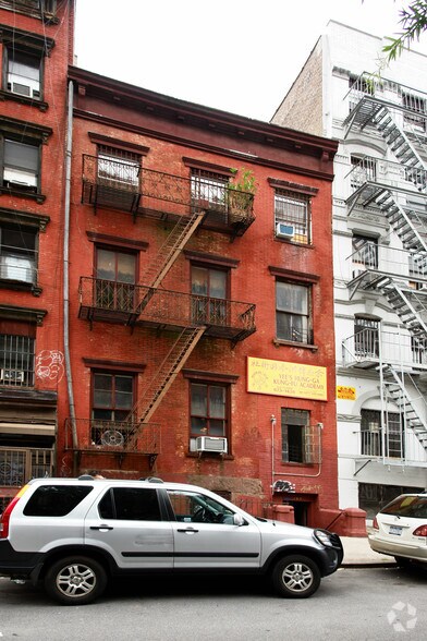 More Photos Of 197 Henry St, New York Office For Sale