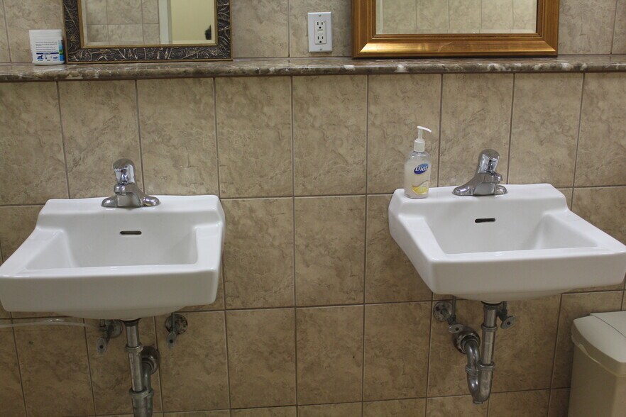 More Photos Of 34-31 Steinway Street, Astoria Office For Sale