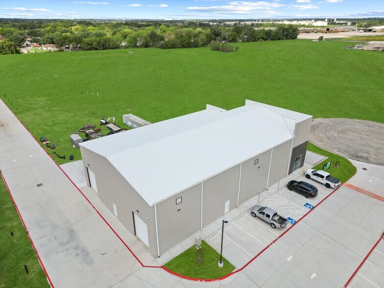 More Photos Of 2020 Bose St., Rosenberg Warehouse For Sale