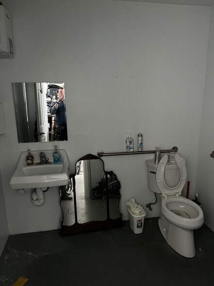 More Photos Of 155 Nantasket Ave, Hull Storefront For Sale