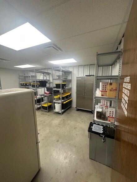 More Photos Of 7726 N Owasso Expy, Owasso Warehouse For Lease