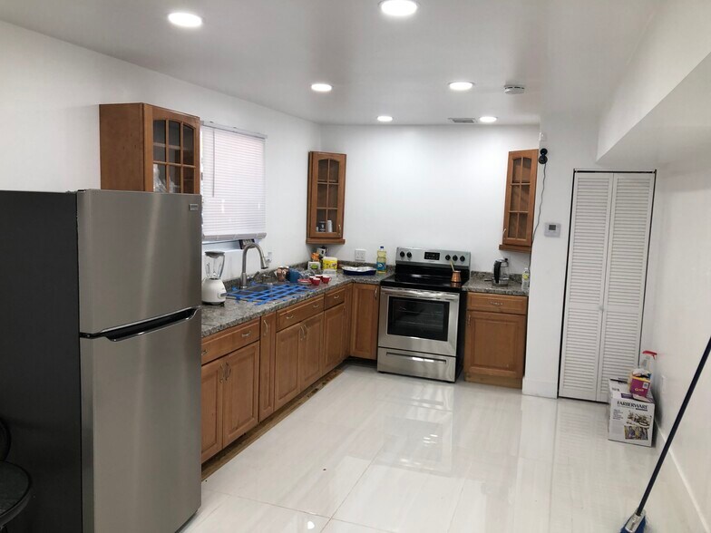 More Photos Of 5337-5401 Pembroke Rd, Hollywood Office Residential For Sale