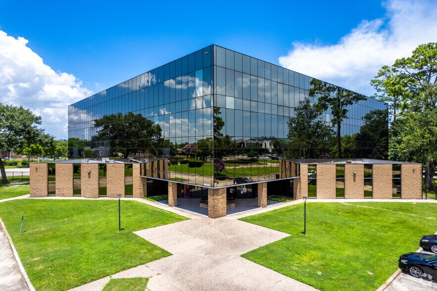 More Photos Of 16800 Imperial Valley Dr, Houston Office For Lease