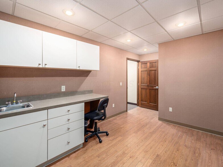 More Photos Of 4960 Middle Urbana Rd, Springfield Medical For Sale