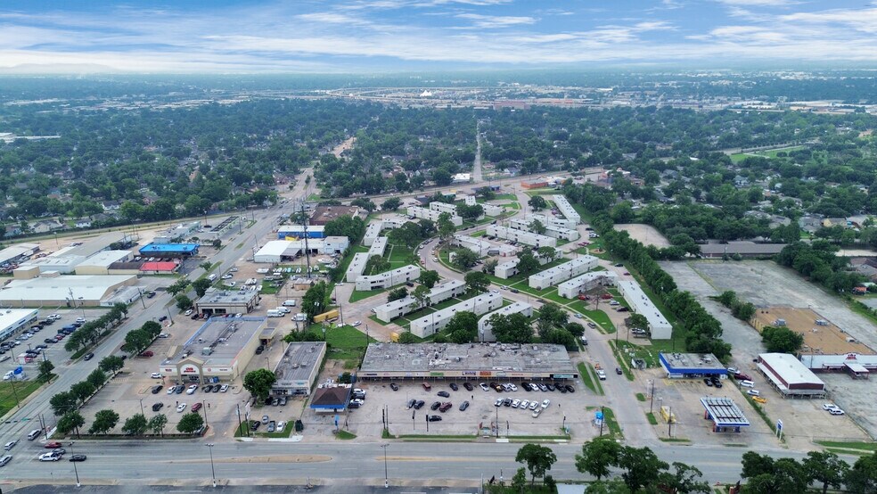 More Photos Of 7040-7058 Lawndale St, Houston Unknown For Lease