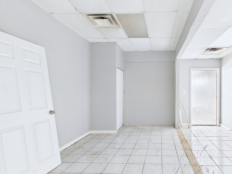 More Photos Of 705 S Byron Butler Pkwy, Perry Storefront For Sale