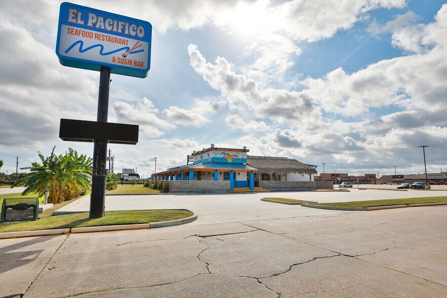 More Photos Of 3302 Shaver St, Pasadena Restaurant For Lease