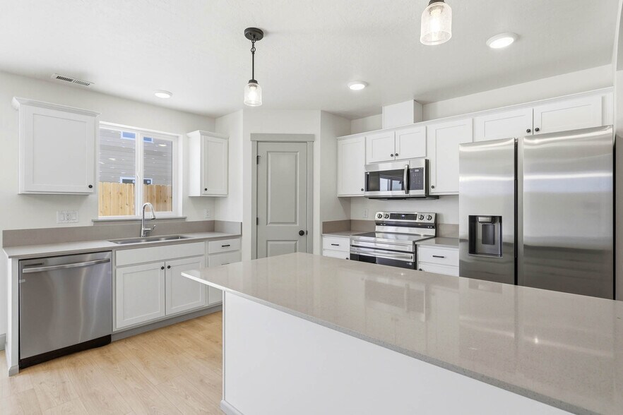 More Photos Of 978 NE 10th Pl, Hermiston Apartments For Sale