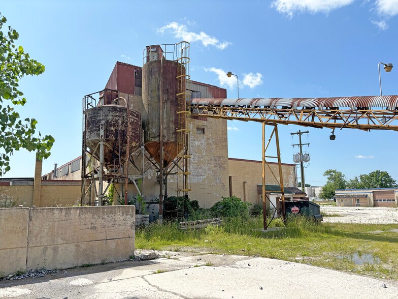 More Photos Of 125 N Blettner Ave, Hanover Industrial For Lease