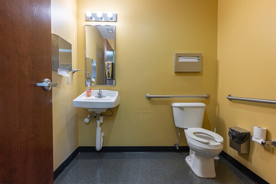 More Photos Of 3040-3050 S Kettering Blvd, Moraine Freestanding For Sale