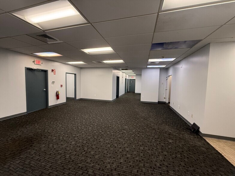 More Photos Of 182 Commerce St, East Haven Manufacturing For Lease