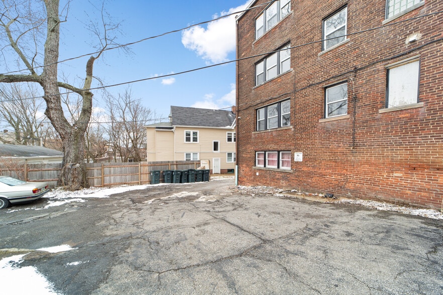 More Photos Of 1690 Eddington Rd, Cleveland Heights Apartments For Sale