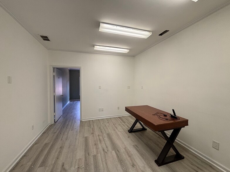 More Photos Of 1365 Westgate Center Dr, Winston-Salem Office For Sale