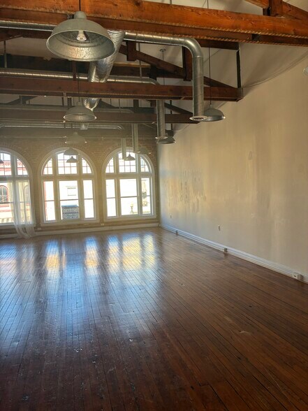 More Photos Of 125 E Davis St, Culpeper Storefront Retail Office For Lease