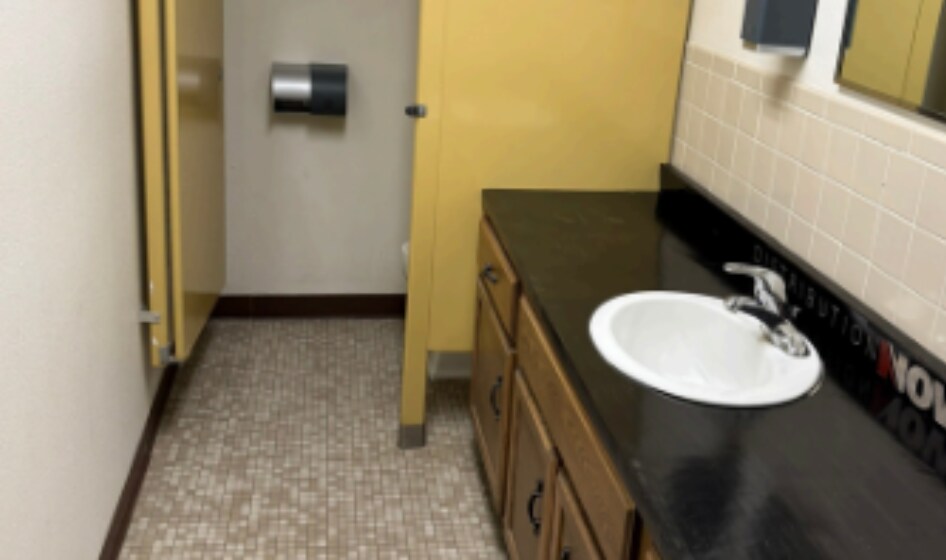 More Photos Of 6577 W Yellowstone Hwy, Casper Warehouse For Sale