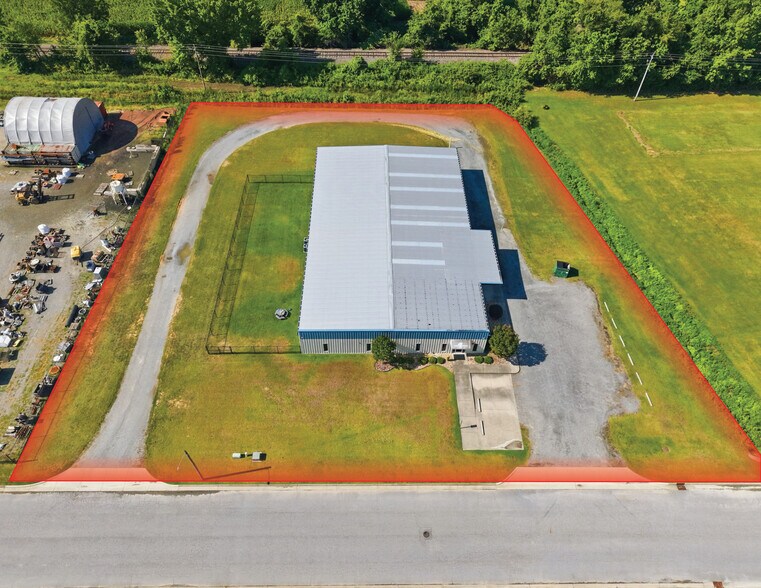 More Photos Of 3655 Peace St, Farmville Industrial For Lease