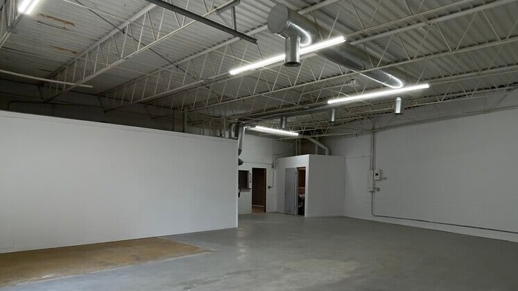 More Photos Of 204 N 13th Steet, Saint Charles Flex For Lease