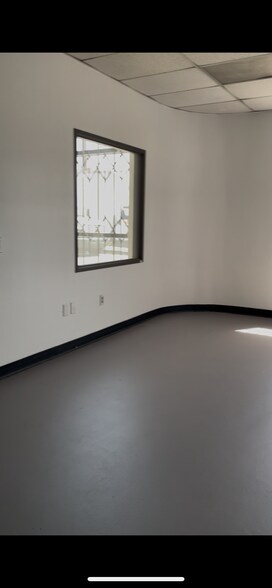 More Photos Of 937 S Alameda St, Los Angeles Warehouse For Lease