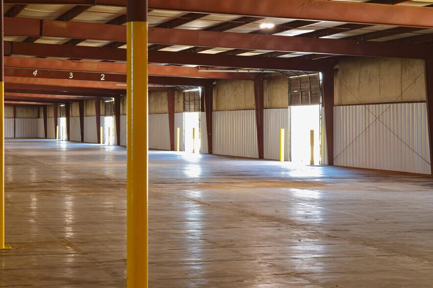 More Photos Of 847 W Main St, Lake City Warehouse For Lease