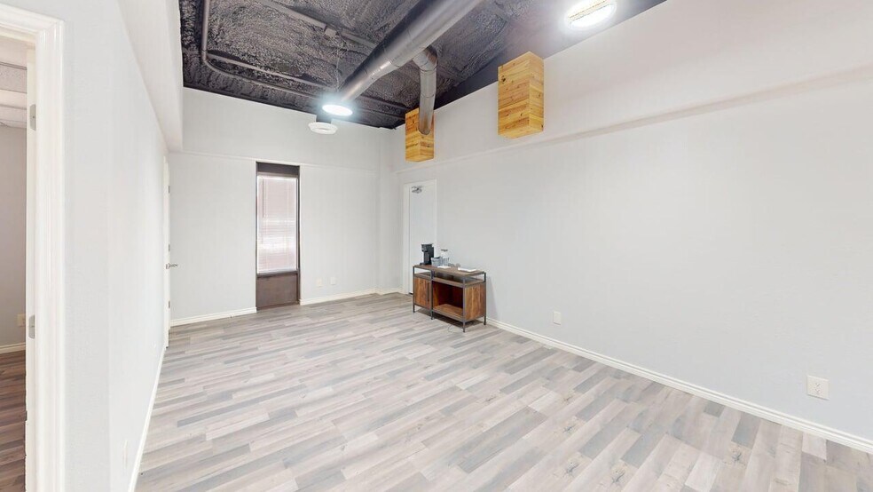More Photos Of 4001 W Oak St, Palestine Self Storage For Lease