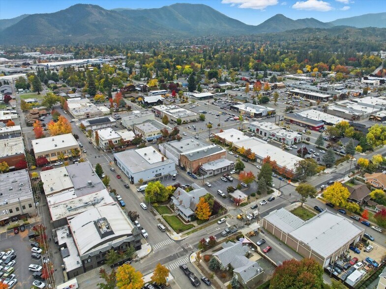 More Photos Of 139 SW I St, Grants Pass Specialty For Sale