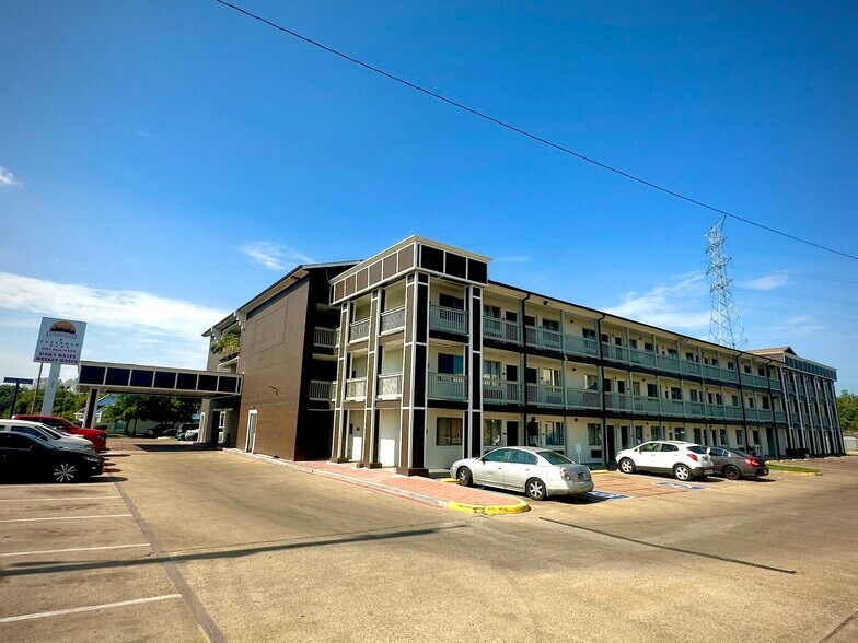 More Photos Of 4300 American Way, Memphis Hospitality For Sale