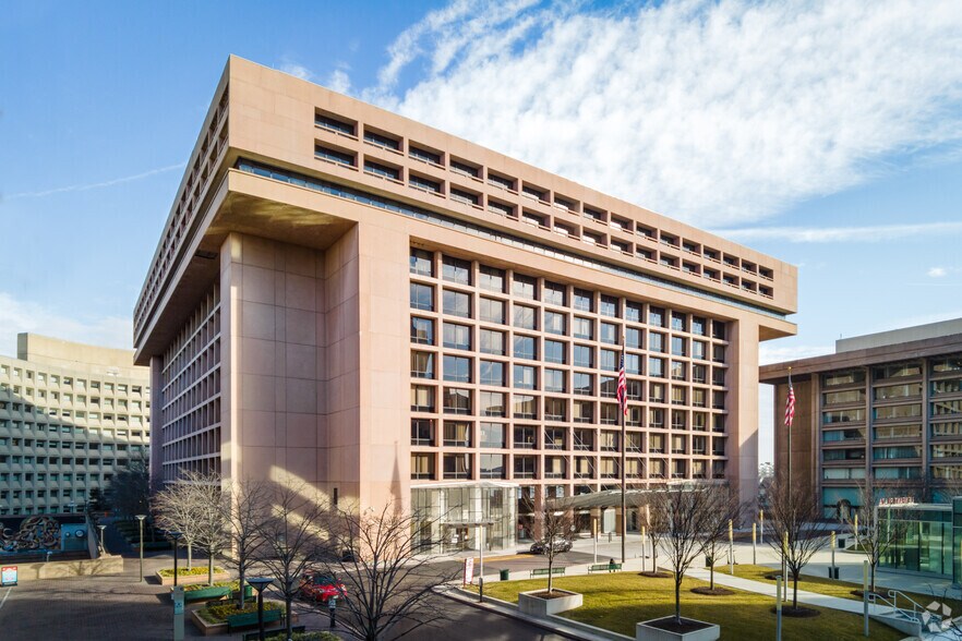 Primary Photo Of 470-490 L'Enfant Plz SW, Washington Office For Lease