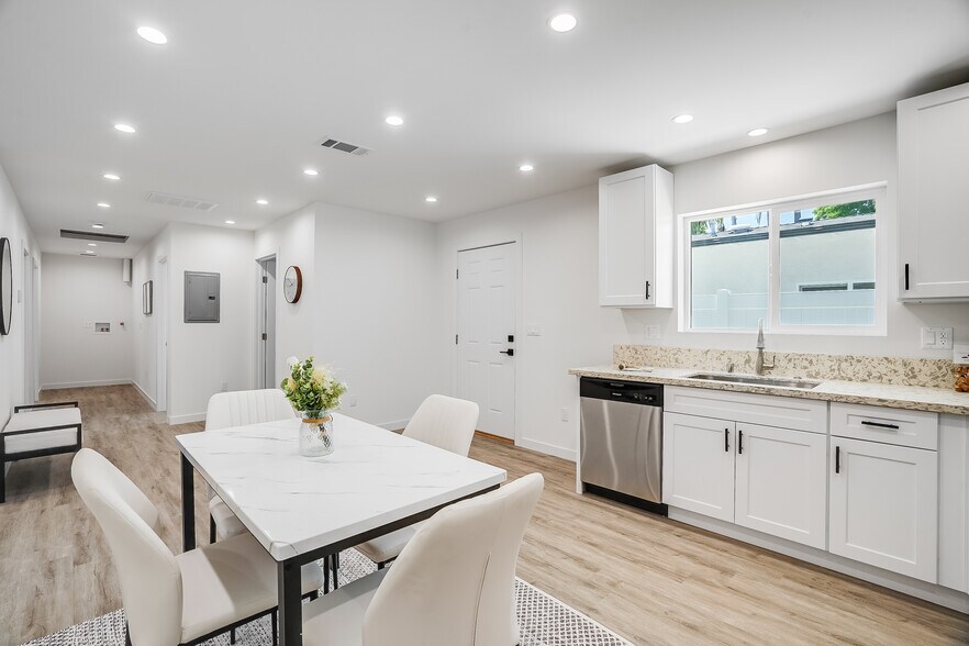 More Photos Of 7008 Encino Ave, Van Nuys Apartments For Sale