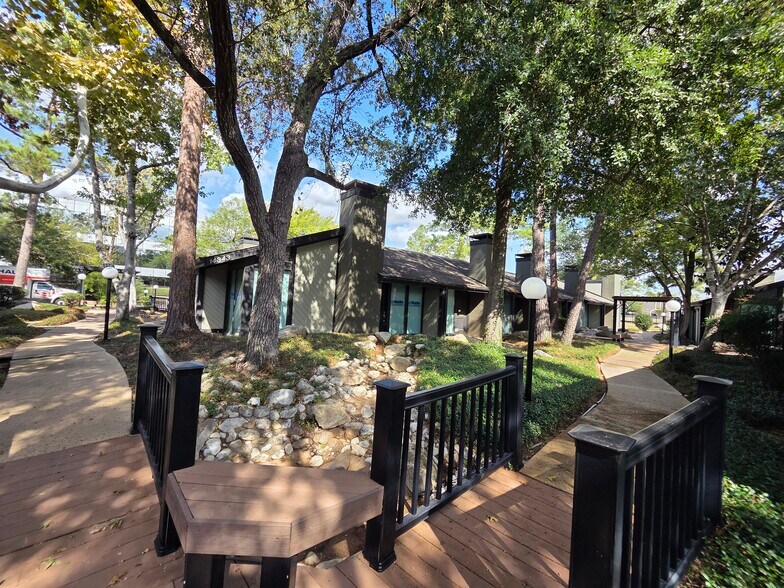 More Photos Of 14343 Torrey Chase Blvd, Houston Office For Sale