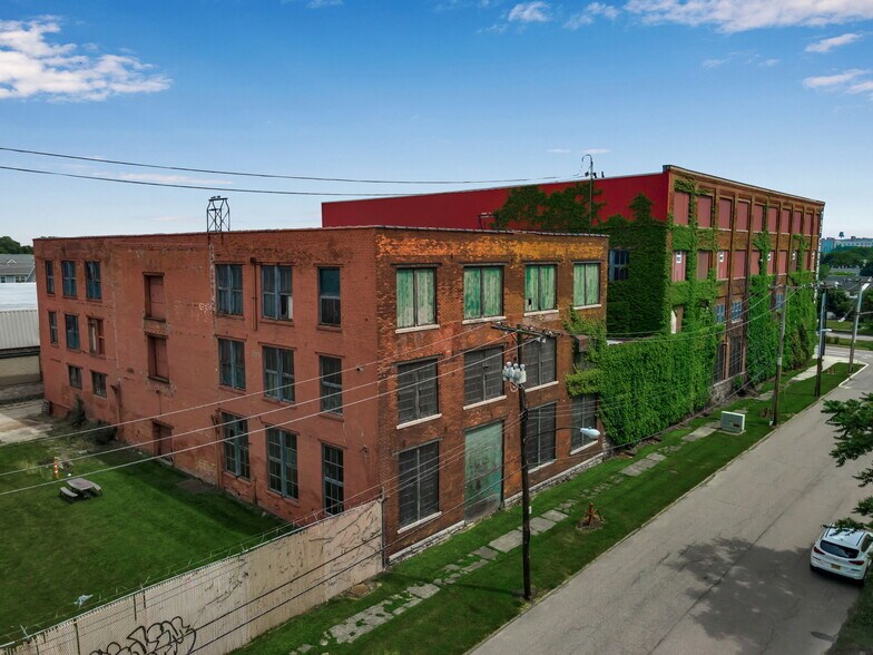 More Photos Of 203 Pratt St, Buffalo Manufacturing For Sale