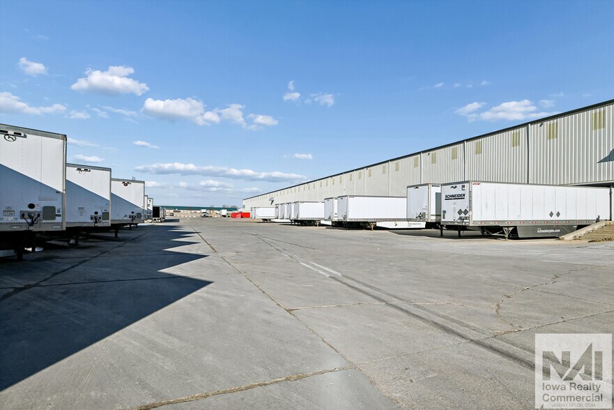 More Photos Of 4600-5000 20th Ave SW, Cedar Rapids Warehouse For Lease