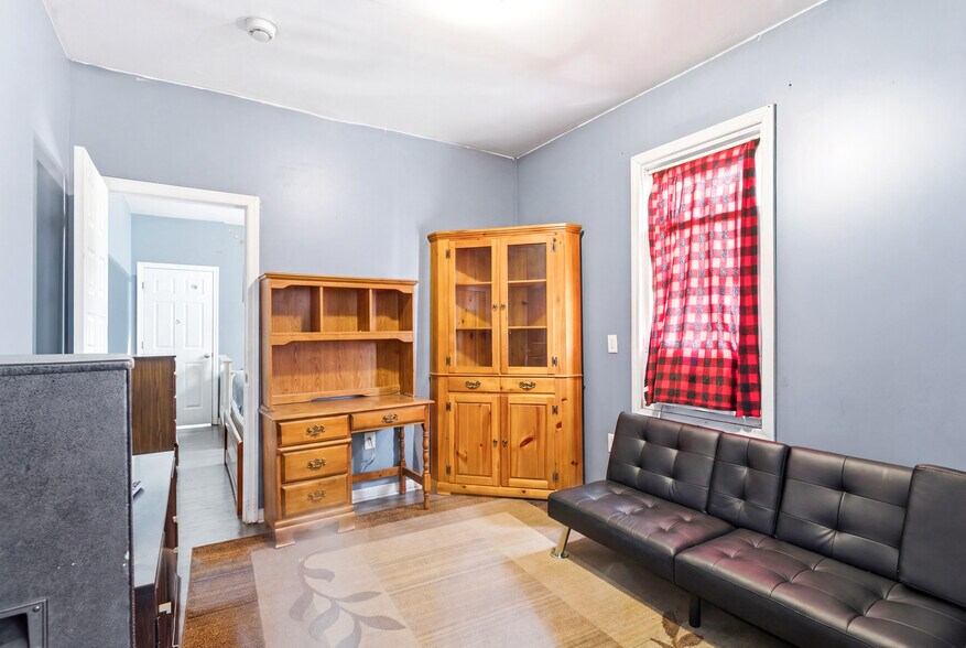 More Photos Of 237 Astor St, Newark Apartments For Sale