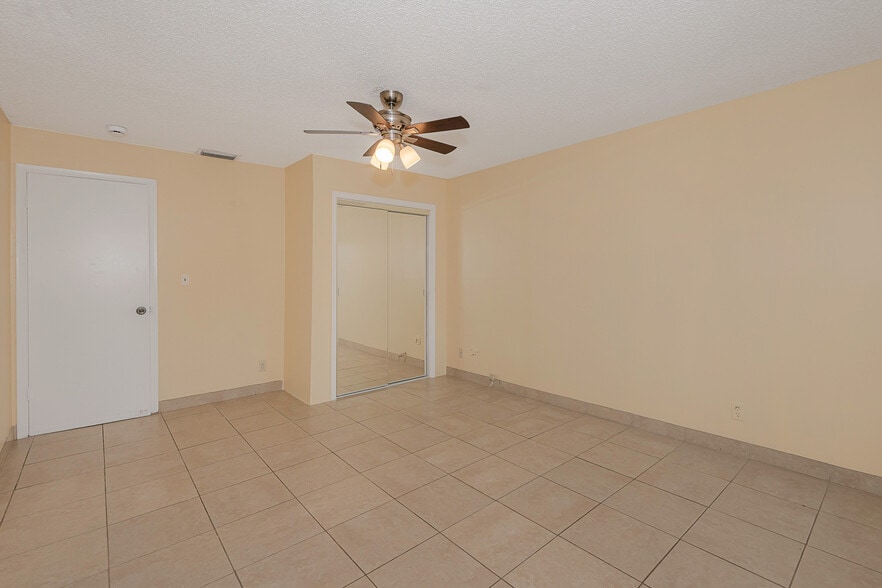 More Photos Of 4063-4065 SW 51st St, Fort Lauderdale Apartments For Sale