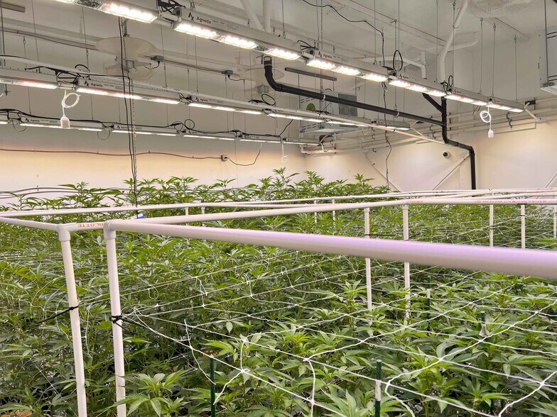 More Photos Of 17551 SE Highway 224, Damascus Manufacturing For Sale